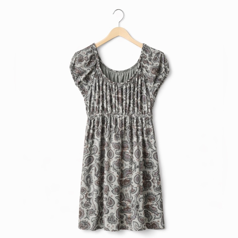 Speechless Junior's size large white babydoll dress with cute paisley pattern